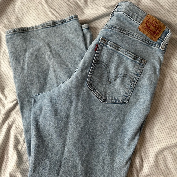 Levi’s Flare Jean - Picture 7 of 10